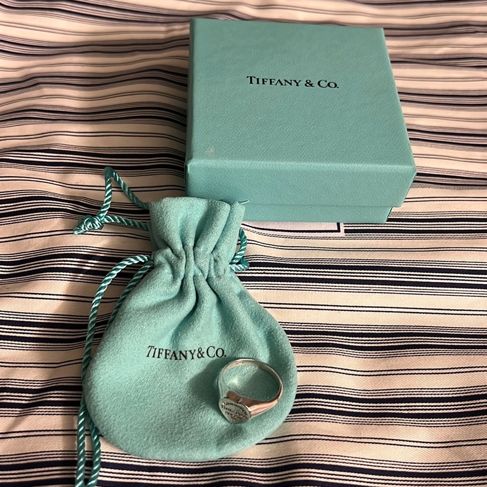 Return to Tiffany Heart signet rin *Authentic*